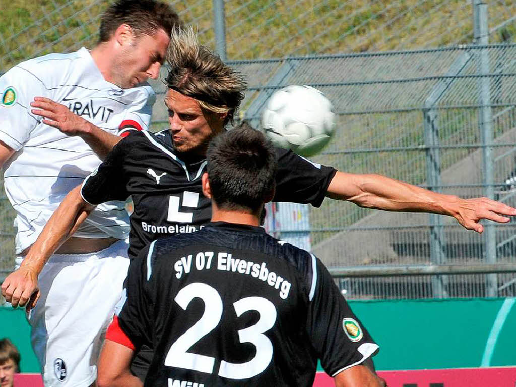 Szenen des Pokalspiels in Elversberg, das der SC Freiburg mit 2:0 gewann.