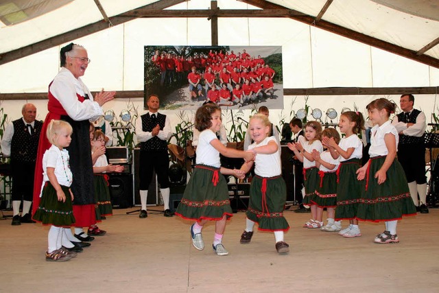 <Bildtext>Auf der Bhne waren auch die... viel Freude bei der Sache.</Bildtext>  | Foto: Reinhard Cremer