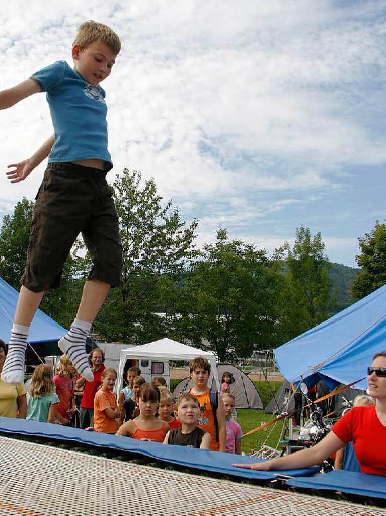 Impressionen von Auftritt und Workshop des Circus Paletti in Seelbach. Impressionen von Auftritt und Workshop des Circus Paletti in Seelbach.