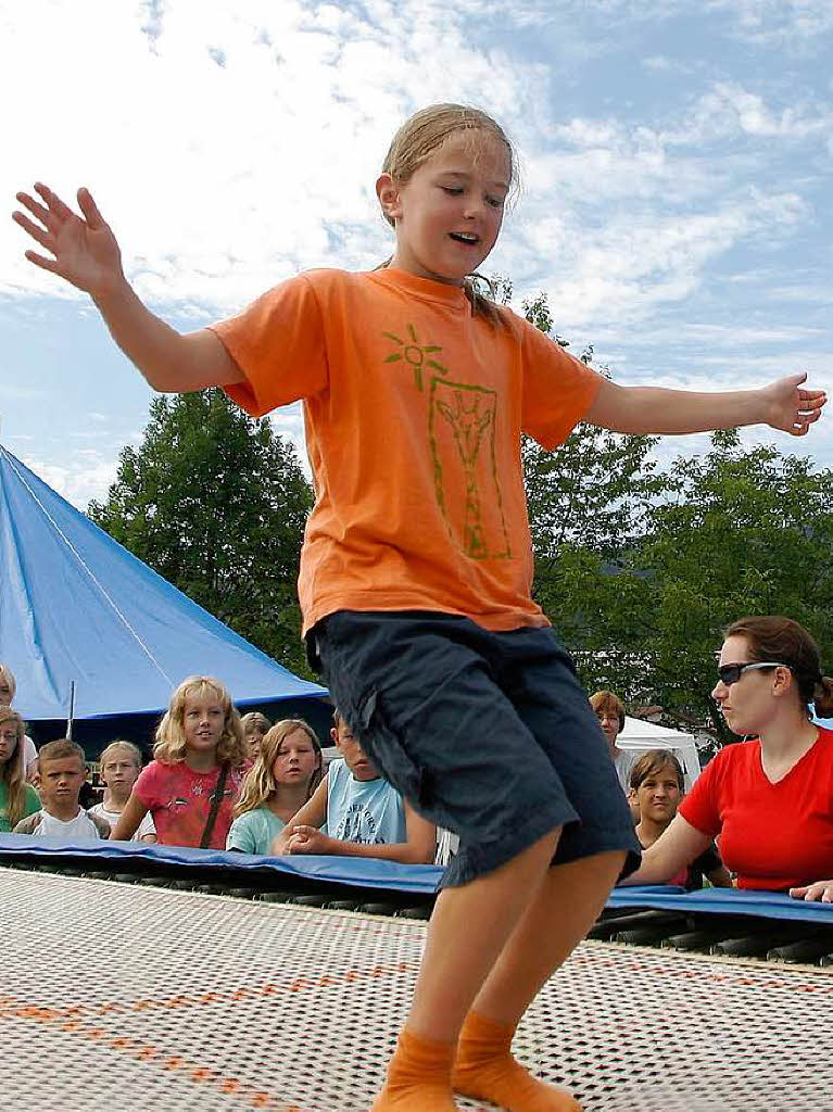 Impressionen von Auftritt und Workshop des Circus Paletti in Seelbach. Impressionen von Auftritt und Workshop des Circus Paletti in Seelbach.
