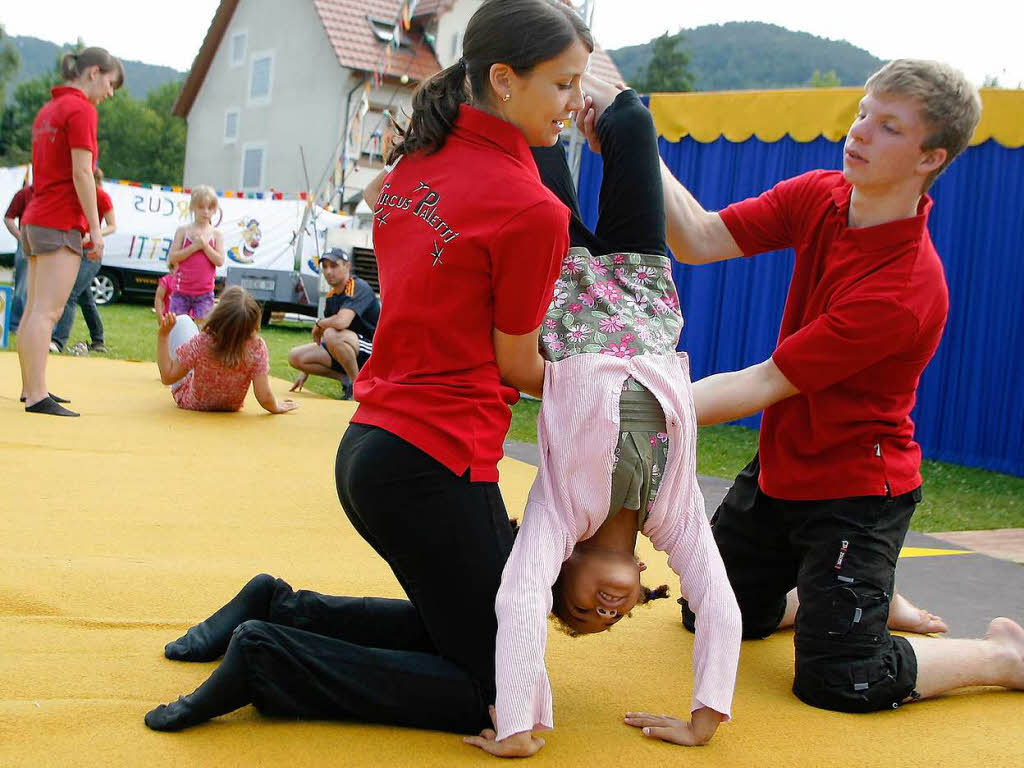 Impressionen von Auftritt und Workshop des Circus Paletti in Seelbach. Impressionen von Auftritt und Workshop des Circus Paletti in Seelbach.