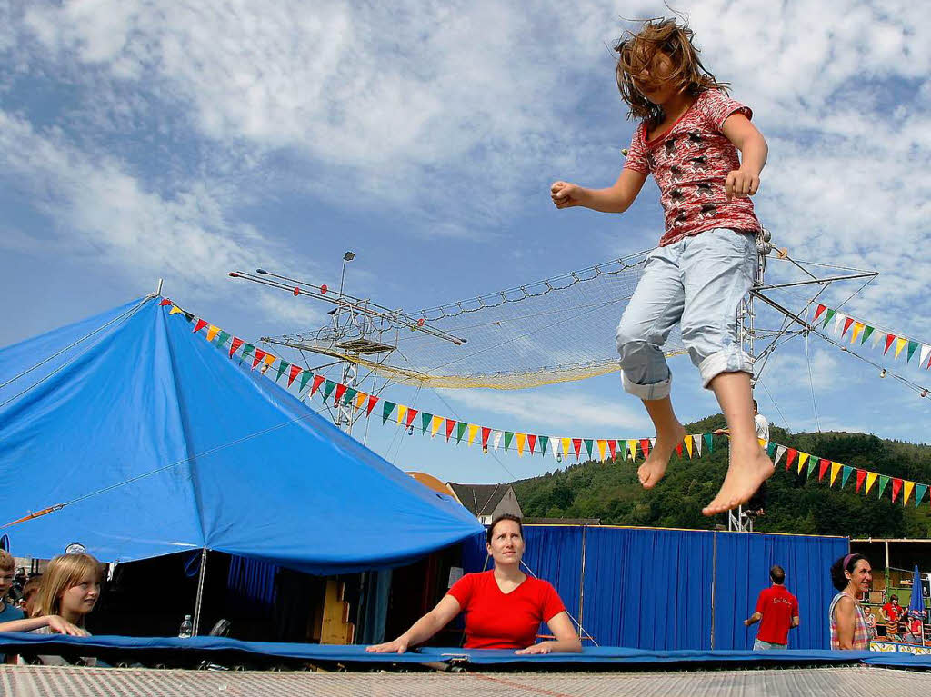 Impressionen von Auftritt und Workshop des Circus Paletti in Seelbach. Impressionen von Auftritt und Workshop des Circus Paletti in Seelbach.