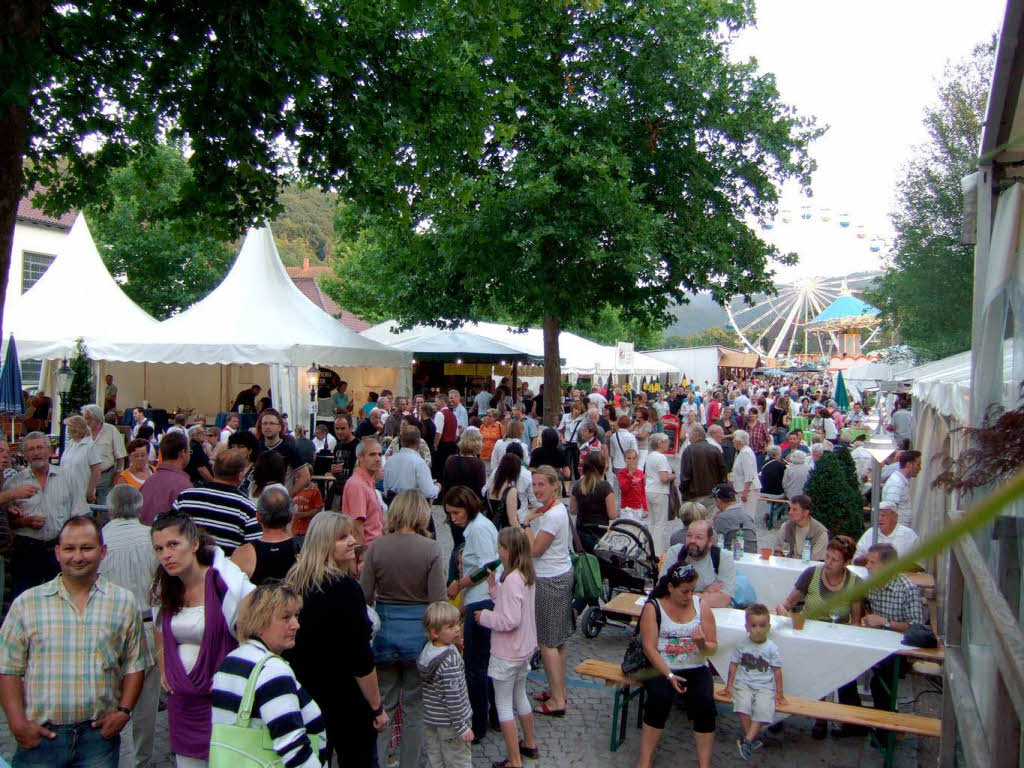 Das Markgrfler Weinfest in Staufen bringt festfreudige Menschen und guten Wein zusammen.