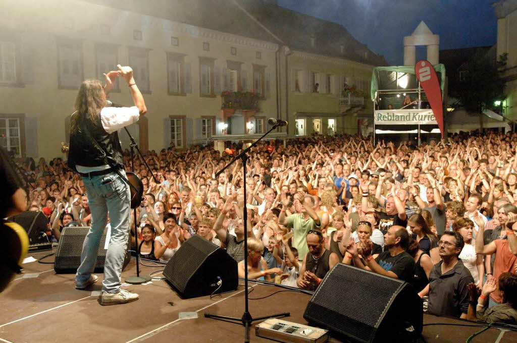Eine tolle Atmosphäre herrschte am Freitag und Samstag bei den 5. Cover Nights auf dem Markgräfler Platz in Müllheim. Eine tolle Atmosphäre herrschte am Freitag und Samstag bei den 5. Cover Nights auf dem Markgräfler Platz in Müllheim.