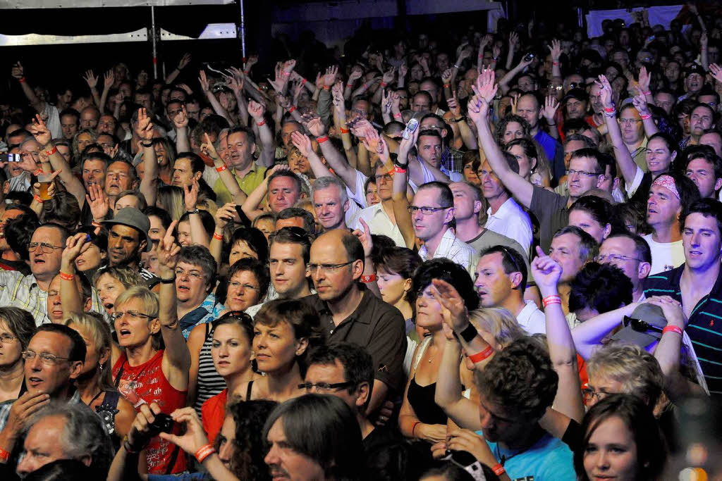 Eine tolle Atmosphäre herrschte am Freitag und Samstag bei den 5. Cover Nights auf dem Markgräfler Platz in Müllheim. Eine tolle Atmosphäre herrschte am Freitag und Samstag bei den 5. Cover Nights auf dem Markgräfler Platz in Müllheim.