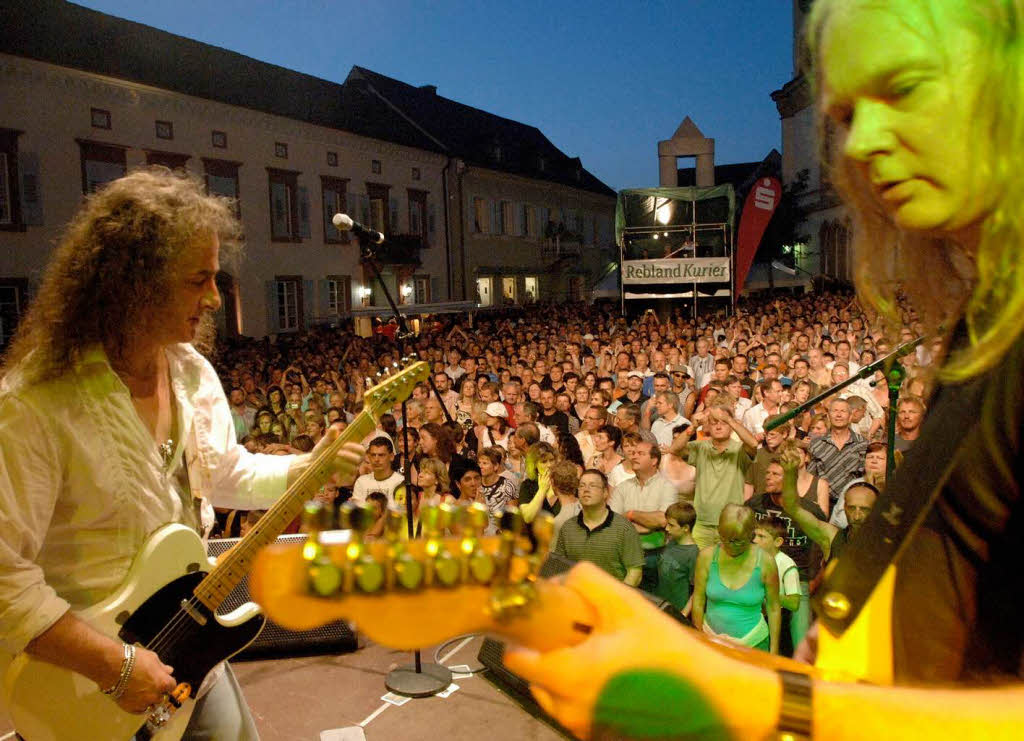 Eine tolle Atmosphäre herrschte am Freitag und Samstag bei den 5. Cover Nights auf dem Markgräfler Platz in Müllheim. Eine tolle Atmosphäre herrschte am Freitag und Samstag bei den 5. Cover Nights auf dem Markgräfler Platz in Müllheim.