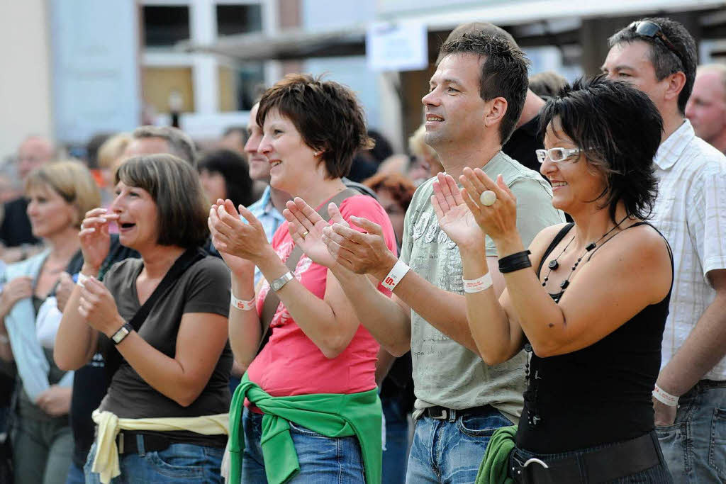 Eine tolle Atmosphäre herrschte am Freitag und Samstag bei den 5. Cover Nights auf dem Markgräfler Platz in Müllheim. Eine tolle Atmosphäre herrschte am Freitag und Samstag bei den 5. Cover Nights auf dem Markgräfler Platz in Müllheim.