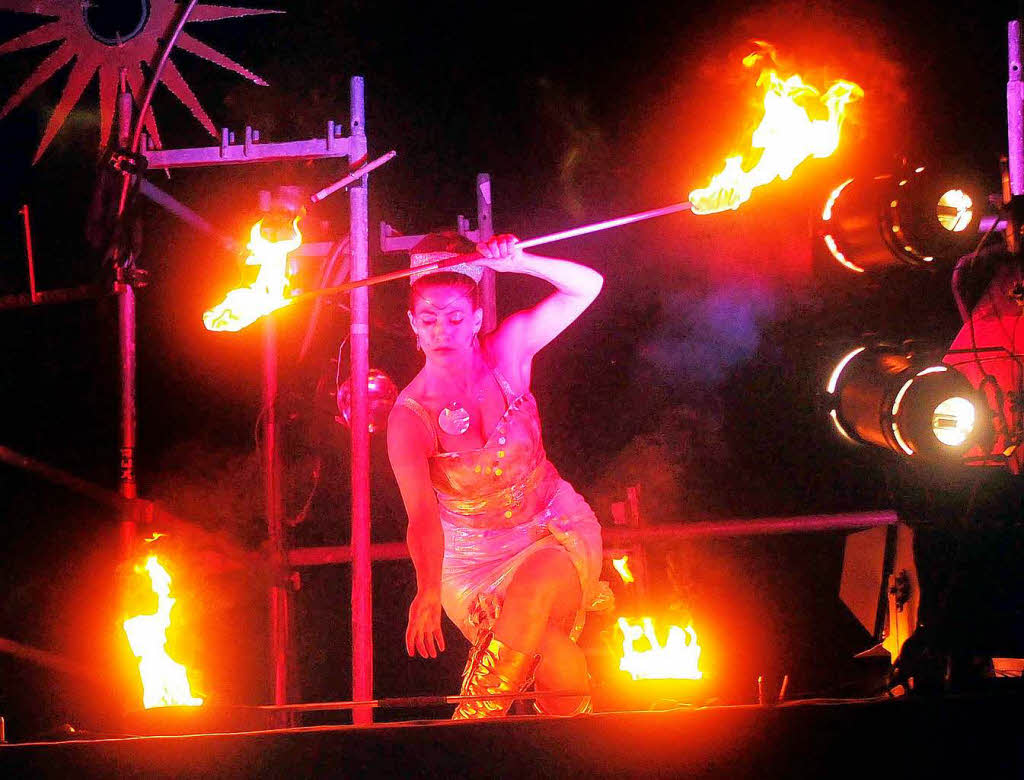 Volksfeststimmung, Live-Musik und die Leidenschaft des Feuers in Schuttern.