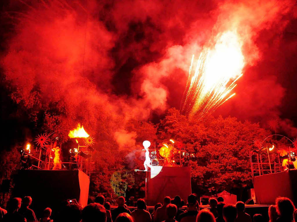 Volksfeststimmung, Live-Musik und die Leidenschaft des Feuers in Schuttern.