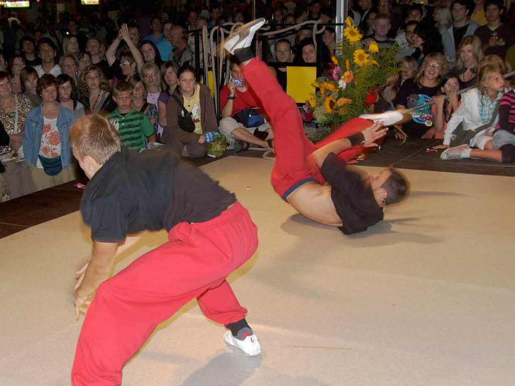 Die Breakdance-Gruppe „Outta Control“ begeisterte mit ihrer Mitternachtsshow das Publikum.