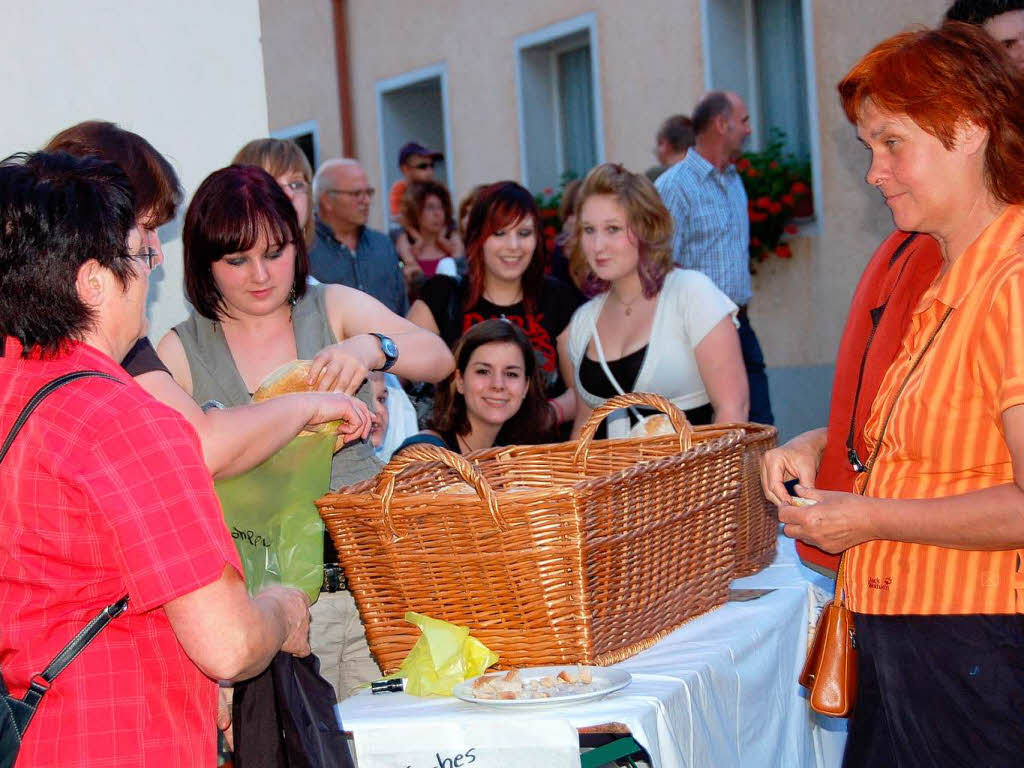 Das selbst gebackene Bauernbrot fand reienden Absatz.