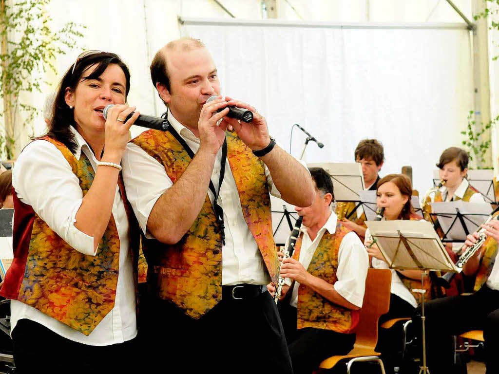 Volksfeststimmung, Live-Musik und die Leidenschaft des Feuers in Schuttern.