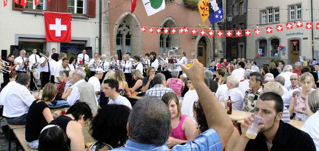 Auf dem Laufenplatz feierten die Schwe...st bei viel Musik und Unterhaltung.     | Foto: charlotte frse