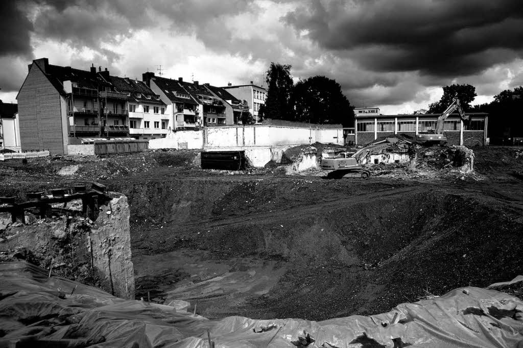 Die Unglücksstelle fünf Monate nach dem Einsturz des Stadtarchivs. Die Unglücksstelle fünf Monate nach dem Einsturz des Stadtarchivs.