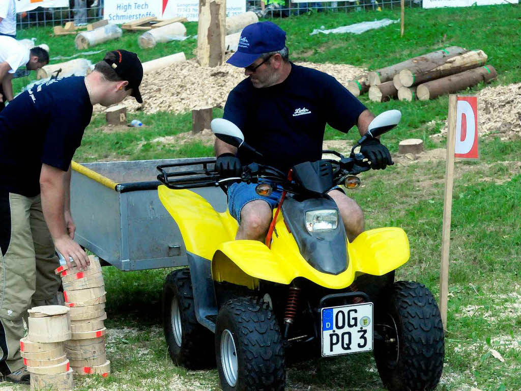 Holzfllermeisterschaften: Da fliegen die xte und knattern die Motorsgen.