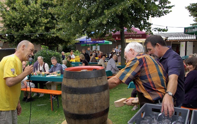 Horst Schleith fhrte im malerischen A...nks) und Brauereivertreter Leonhardt.   | Foto: Frank Kiefer