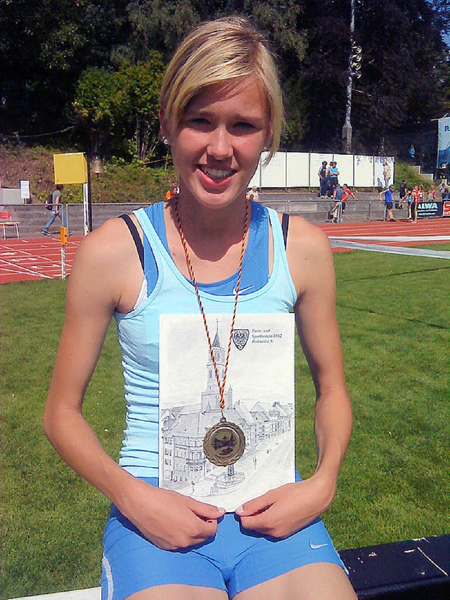 Chiara Fehrenbach mit der Goldmedaille der sddeutschen Meisterschaften.   | Foto: Daniel Hoffmann