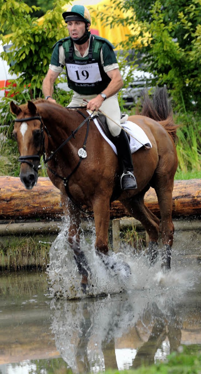 Jrgen Allgwer mit Stan the coolman i... Vielseitigkeitsreiten auf dem Waidhof  | Foto: Meinrad Schn