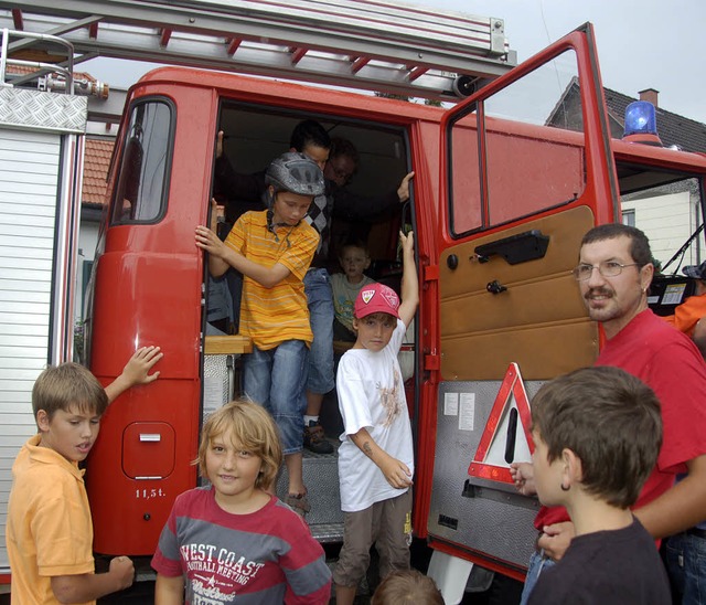 Einmal ins Feuerwehrauto &#8211; der Traum fr Kinder  | Foto: Moritz Lehmann