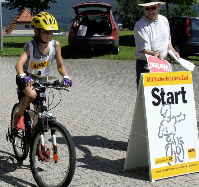 Beim ADAC-Jugend-Fahrradturnier im Rah...nder den sicheren Umgang mit dem Velo.  | Foto:  Charlotte Frse
