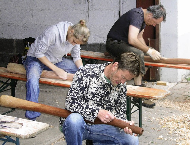 Wenn dumpf das Didgeridoo in den Wlde... die Teilnehmer eigene Instrumente an.  | Foto: Gert BRichta