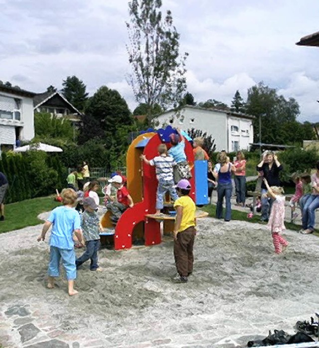 Der neue Spielplatz in der Chavoen-Str... Kindern gleich in Beschlag genommen.   | Foto: Stadt