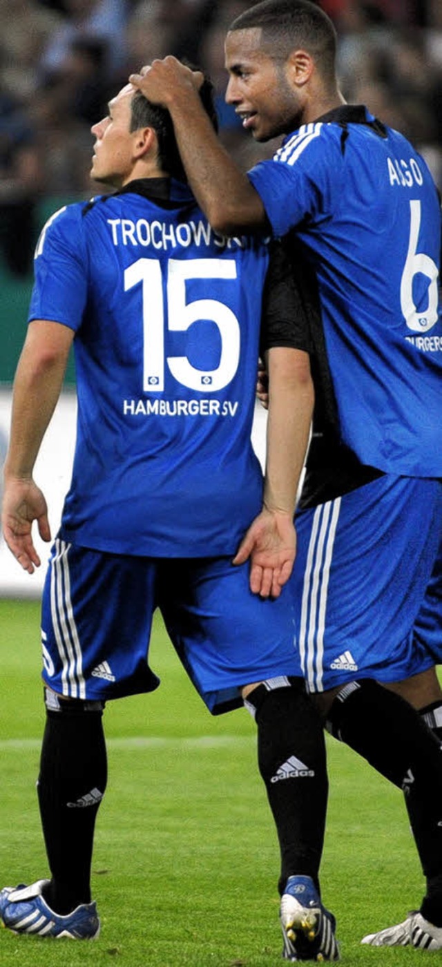 Glckliche Sieger: die HSV-Spieler Piotr Trochowski (links) und Dennis Aogo  | Foto: dpa