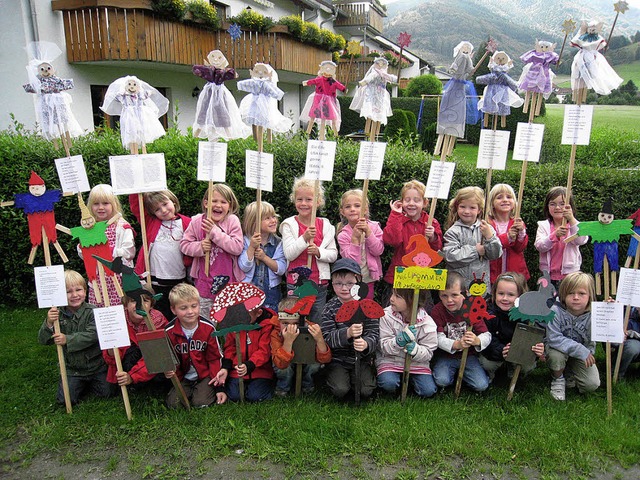 Stolz prsentieren die Kinder  ihre Feen.   | Foto: privat