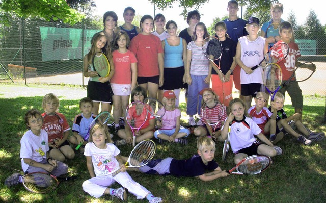 Ein sportliches Programm plus Grillpar...die Teilnehmer des TCE-Camps geboten.   | Foto: privat