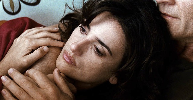 Ineinander geschmiegt wie das Paar  in...inis Film:  Penlope Cruz, Llus Homar  | Foto: Tobis