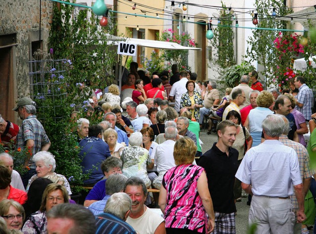 Jedes Jahr ein beliebter Treffpunkt: d...-Weinfest in der stlichen Ringstrae   | Foto: Decoux-Kone
