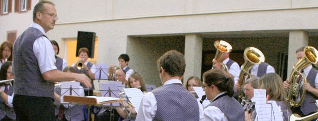 Fr gute Laune sorgte Sallnecks Musikverein.   | Foto: Privat