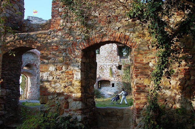 Die  Burgruine ist ein beliebtes Ausflugsziel.  | Foto: Andrea Schiffner