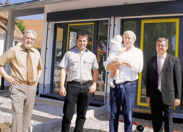 Der Kindergarten St. Silvester in Sump... Knapp besichtigten  jngst den Bau.    | Foto: Beathalter