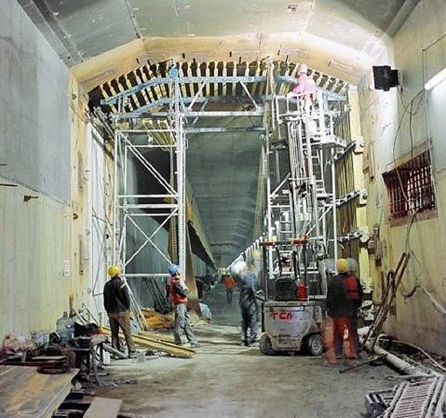 Aus Sicherheitsgrnden drfen nur 40 M...leich im Tunnel unter Wasser arbeiten.  | Foto: Promo