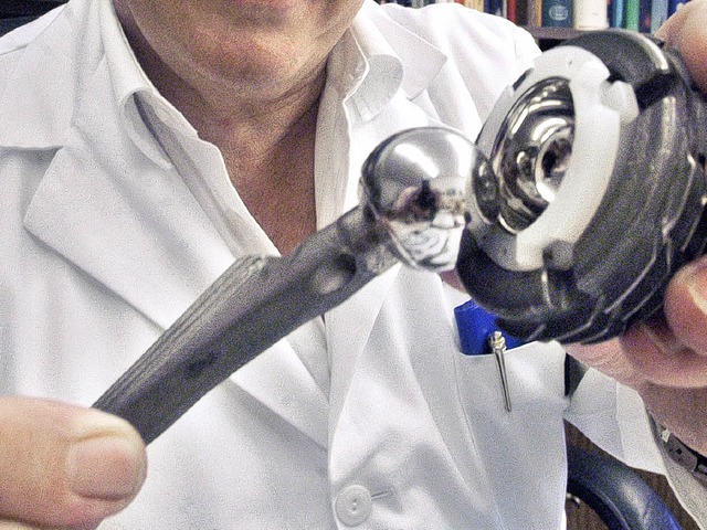 Diese Prothese kann ein natrliches Hftgelenk ersetzen.  | Foto: Michael Bamberger