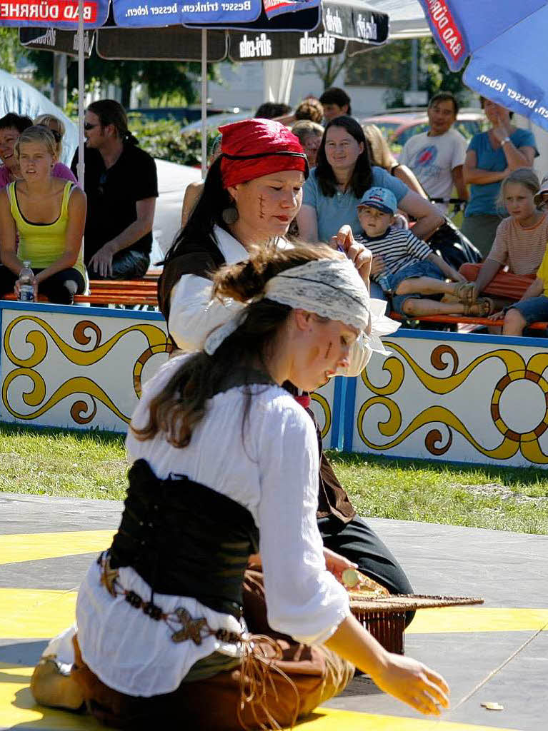 Impressionen von Auftritt und Workshop des Circus Paletti in Seelbach. Impressionen von Auftritt und Workshop des Circus Paletti in Seelbach.