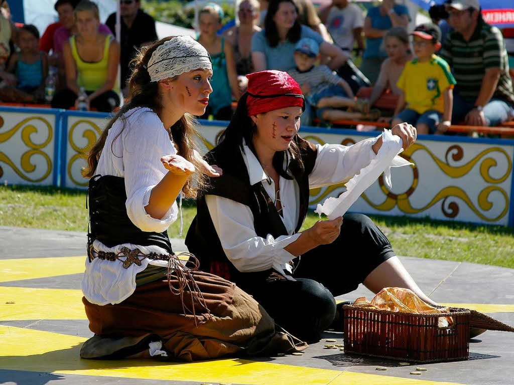 Impressionen von Auftritt und Workshop des Circus Paletti in Seelbach. Impressionen von Auftritt und Workshop des Circus Paletti in Seelbach.