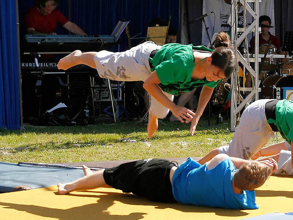 Impressionen von Auftritt und Workshop des Circus Paletti in Seelbach. Impressionen von Auftritt und Workshop des Circus Paletti in Seelbach.