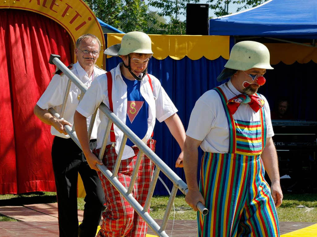 Impressionen von Auftritt und Workshop des Circus Paletti in Seelbach. Impressionen von Auftritt und Workshop des Circus Paletti in Seelbach.