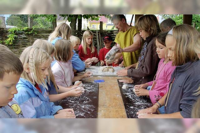 Backen in einem Lehmofen