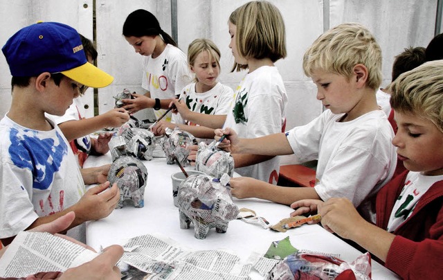 <Bildtext>Auch fr das Verkleiden von ...Kinderwoche in Bickensohl. </Bildtext>  | Foto: herbert trogus