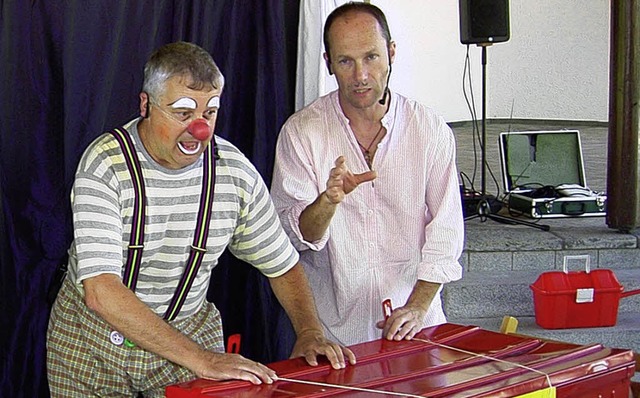 Beppo und Ferdinant gastierten mit dem...d zeigt die beiden Clowns in Aktion.    | Foto: Krex