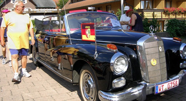 Richtig schne Autos gab es in Todtmoos beim Donnerstagaktionstag zu bestaunen.  | Foto: hans-dieter folles