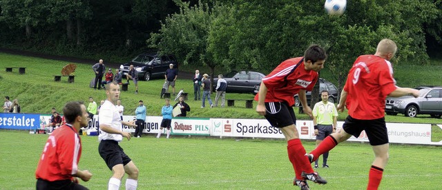 Mit 4:2 setzte sich der FC Wehr (weie...e gegen den FC 08 Bad Sckingen durch.  | Foto: kerckhoff