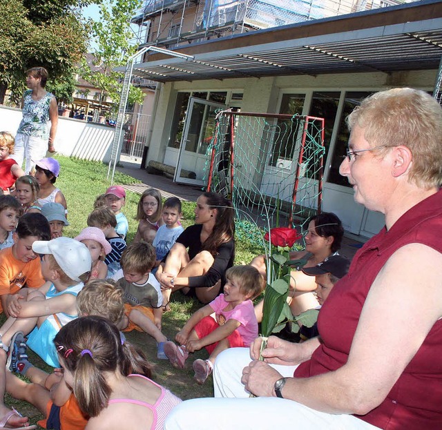 In dieser Gesellschaft fhlte sie sich...rt (rechts)  unter Kindergartenkinder.  | Foto: Birkle