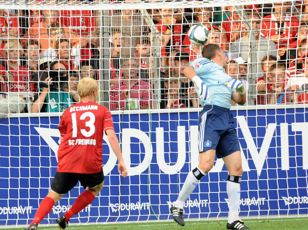 Zum Auftakt der Bundesligasaison spielte der SC Freiburg gegen den Hamburger SV vor ausverkauftem Haus.