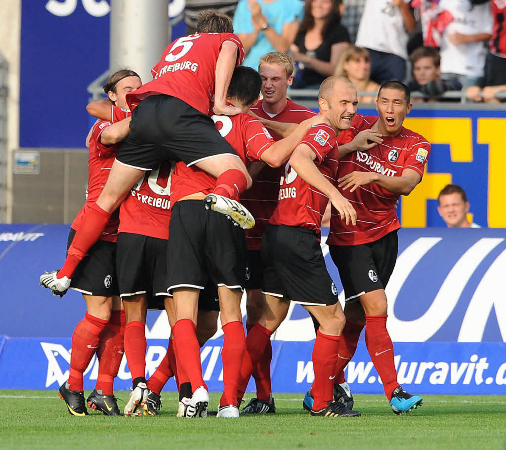 Zum Auftakt der Bundesligasaison spielte der SC Freiburg gegen den Hamburger SV vor ausverkauftem Haus.