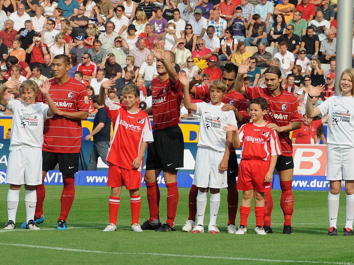 Zum Auftakt der Bundesligasaison spielte der SC Freiburg gegen den Hamburger SV vor ausverkauftem Haus.