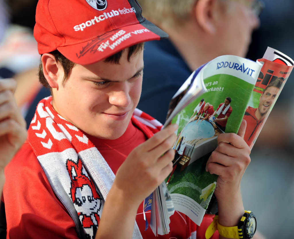 Zum Auftakt der Bundesligasaison spielte der SC Freiburg gegen den Hamburger SV vor ausverkauftem Haus.